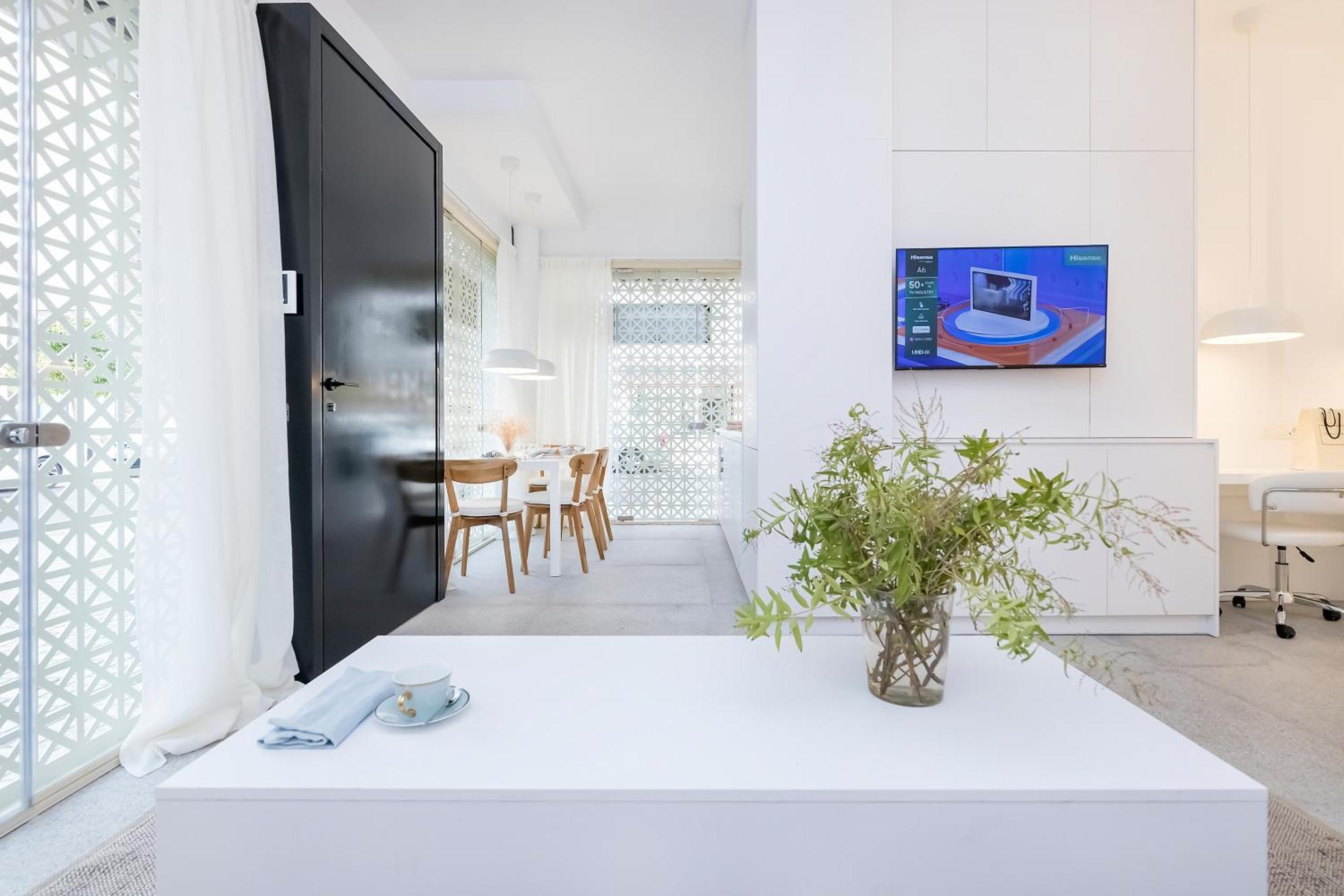 Bhost - Lumiere Apartament *